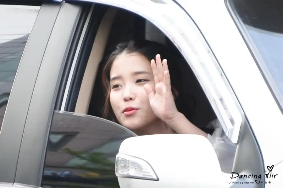 아이유(IU) 직찍 :: 130519 인기가요 퇴근길 by 춤추는미르