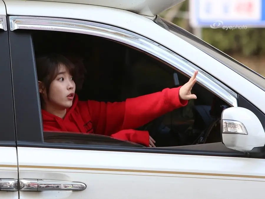 아이유 직찍 - 130331 인기가요 퇴근 by eyephoto