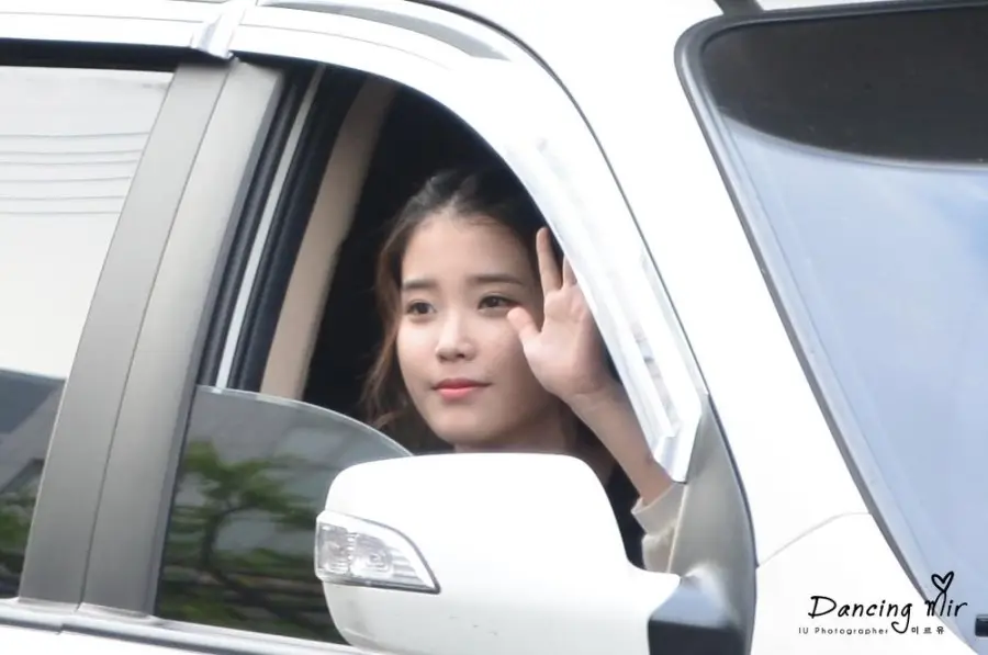 아이유(IU) 직찍 :: 130519 인기가요 퇴근길 by 춤추는미르