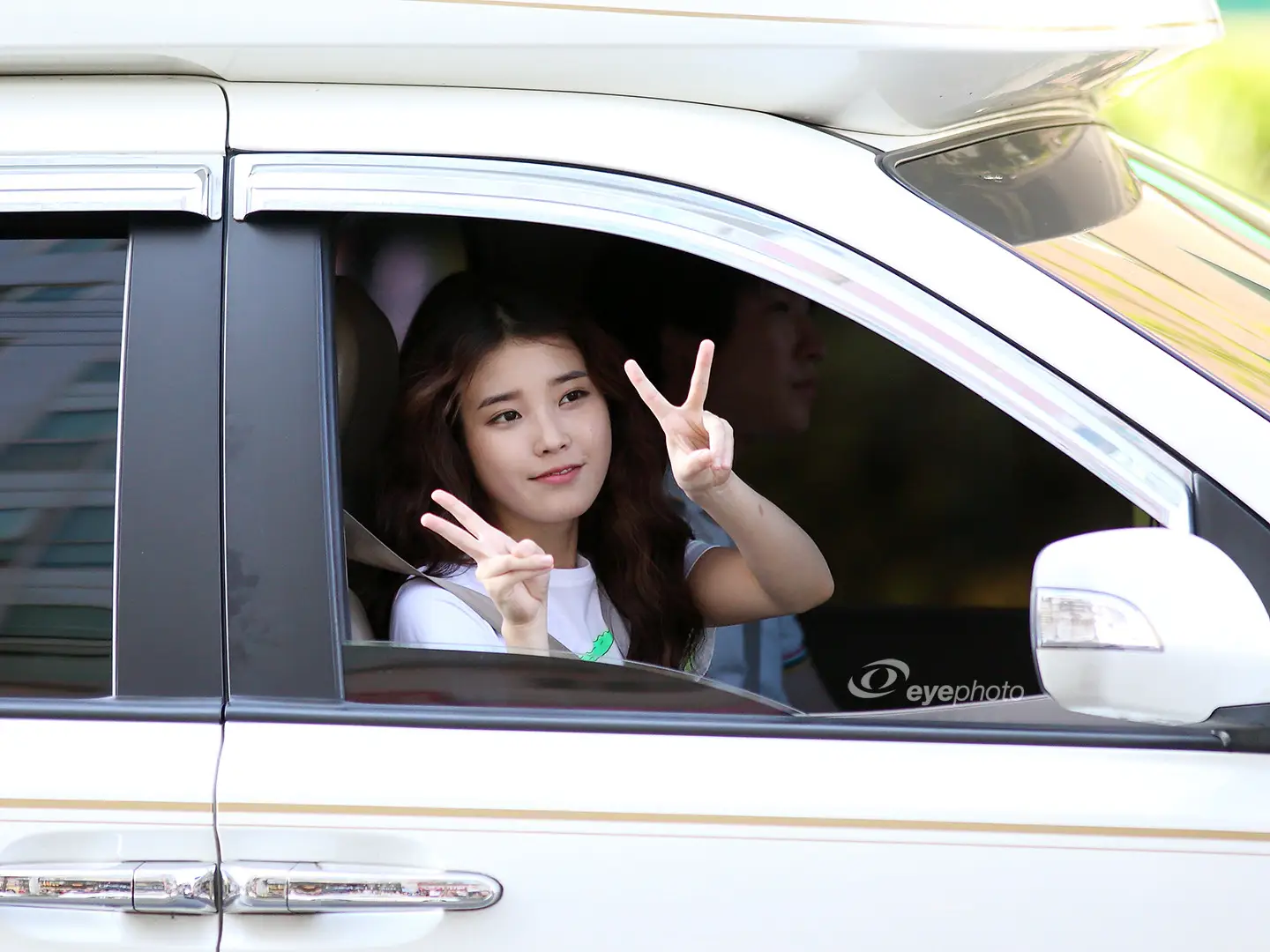 아이유 퇴근길 직찍 - 130609 아이유 인기가요 by eyephoto, etc