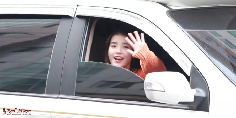 130428 아이유 인기가요 퇴근길 직찍 by 러키가이 & RED MOON