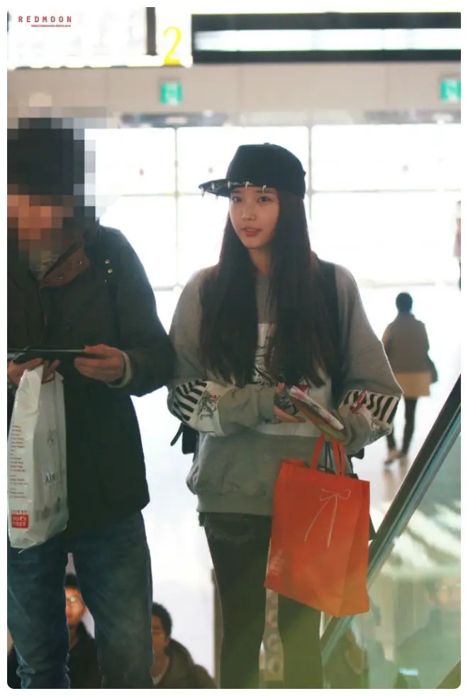 아이유 직찍 :: 130109 김포공항 출국 BY 레드문