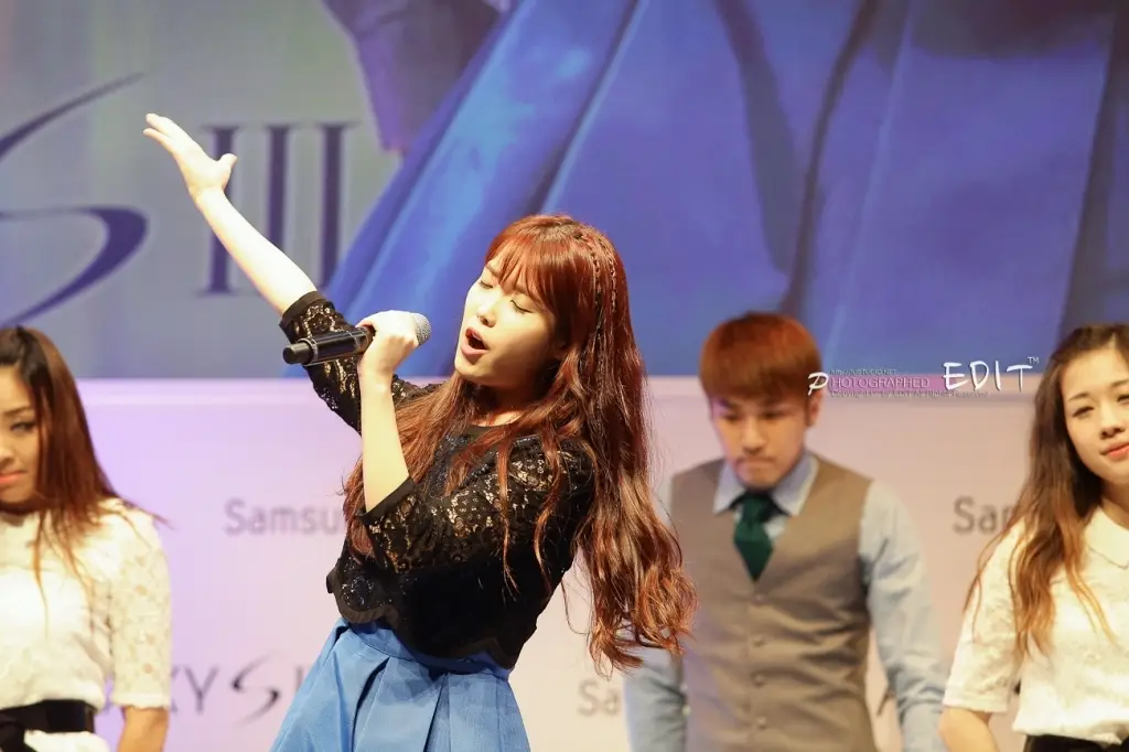 121214 갤럭시s3 팬미팅 아이유 직찍 Photo by EDIT