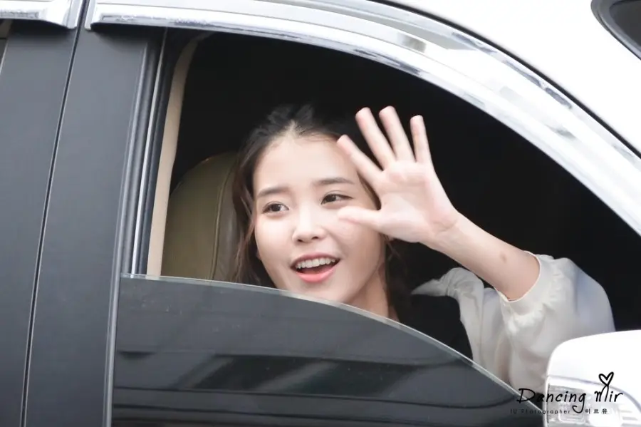 아이유(IU) 직찍 :: 130519 인기가요 퇴근길 by 춤추는미르