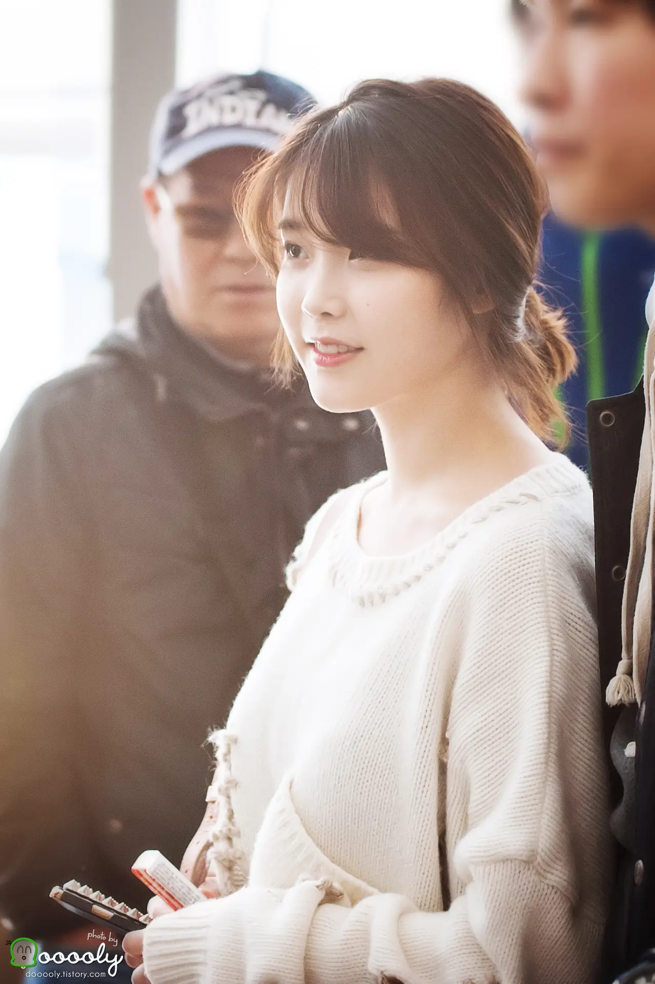 너무 이쁘고 깨끗하게 찍힌.. 140322 인천공항 출국 아이유 직찍 by 둘리