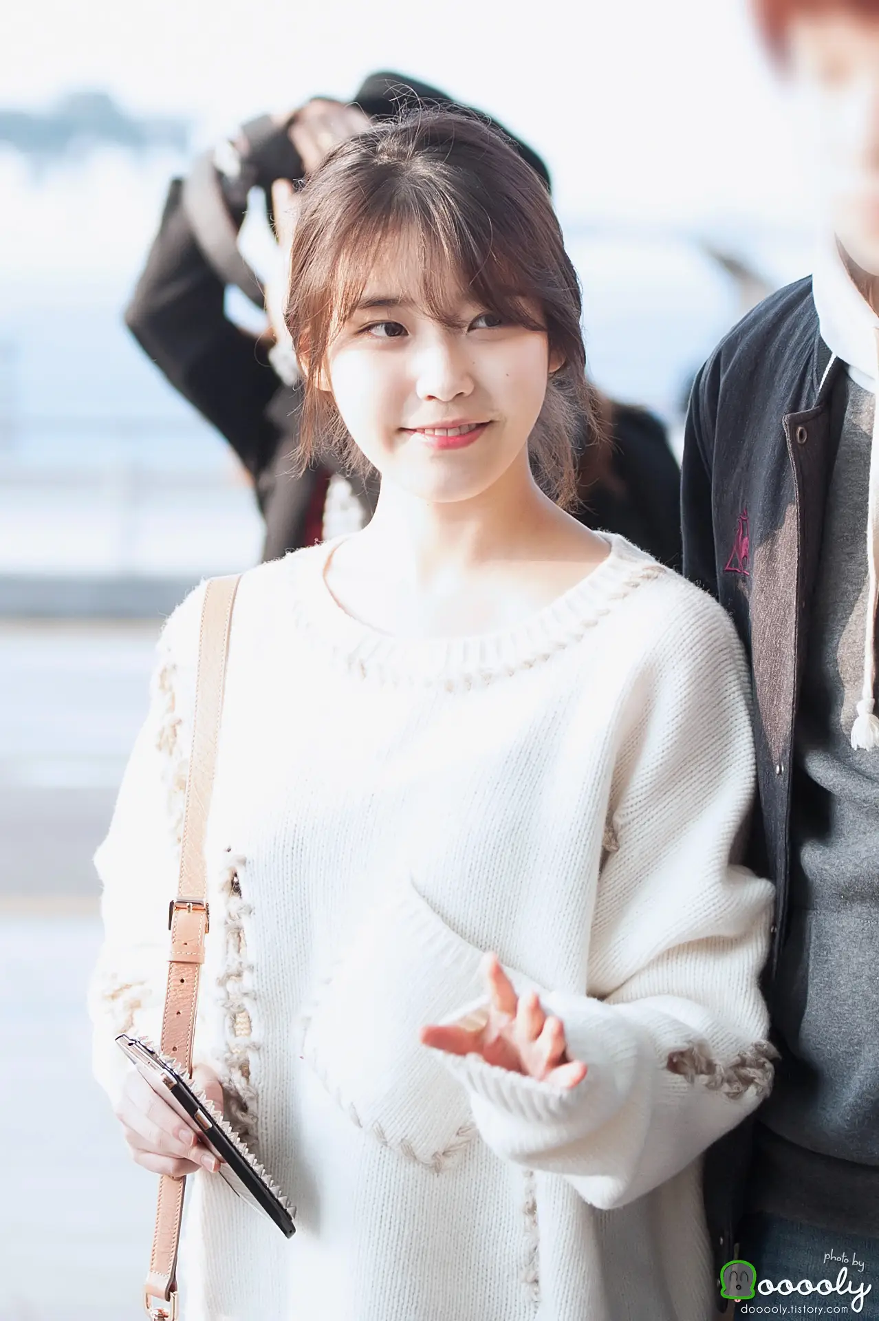 너무 이쁘고 깨끗하게 찍힌.. 140322 인천공항 출국 아이유 직찍 by 둘리