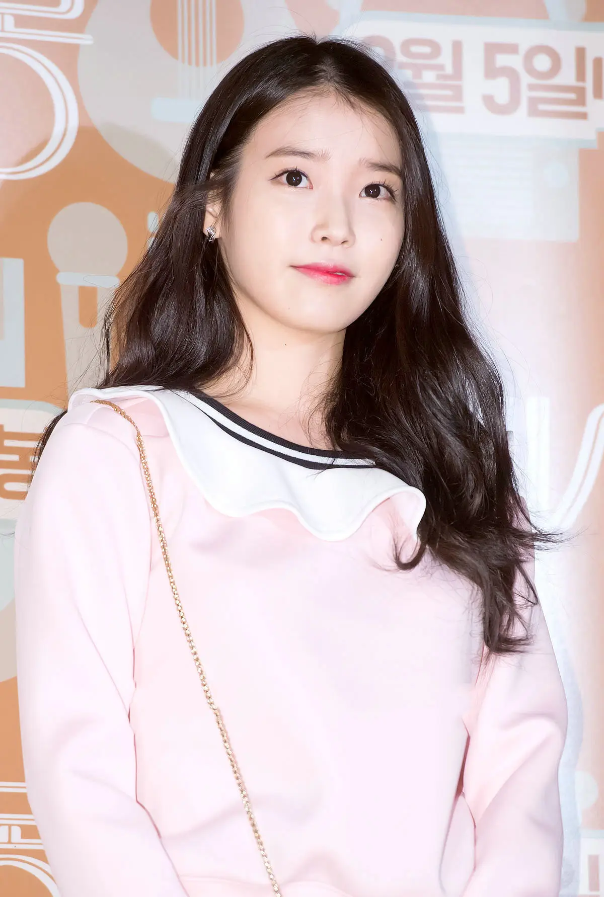 150202 아이유 영화 쎄시봉 VIP시사회 포토타임.jpg