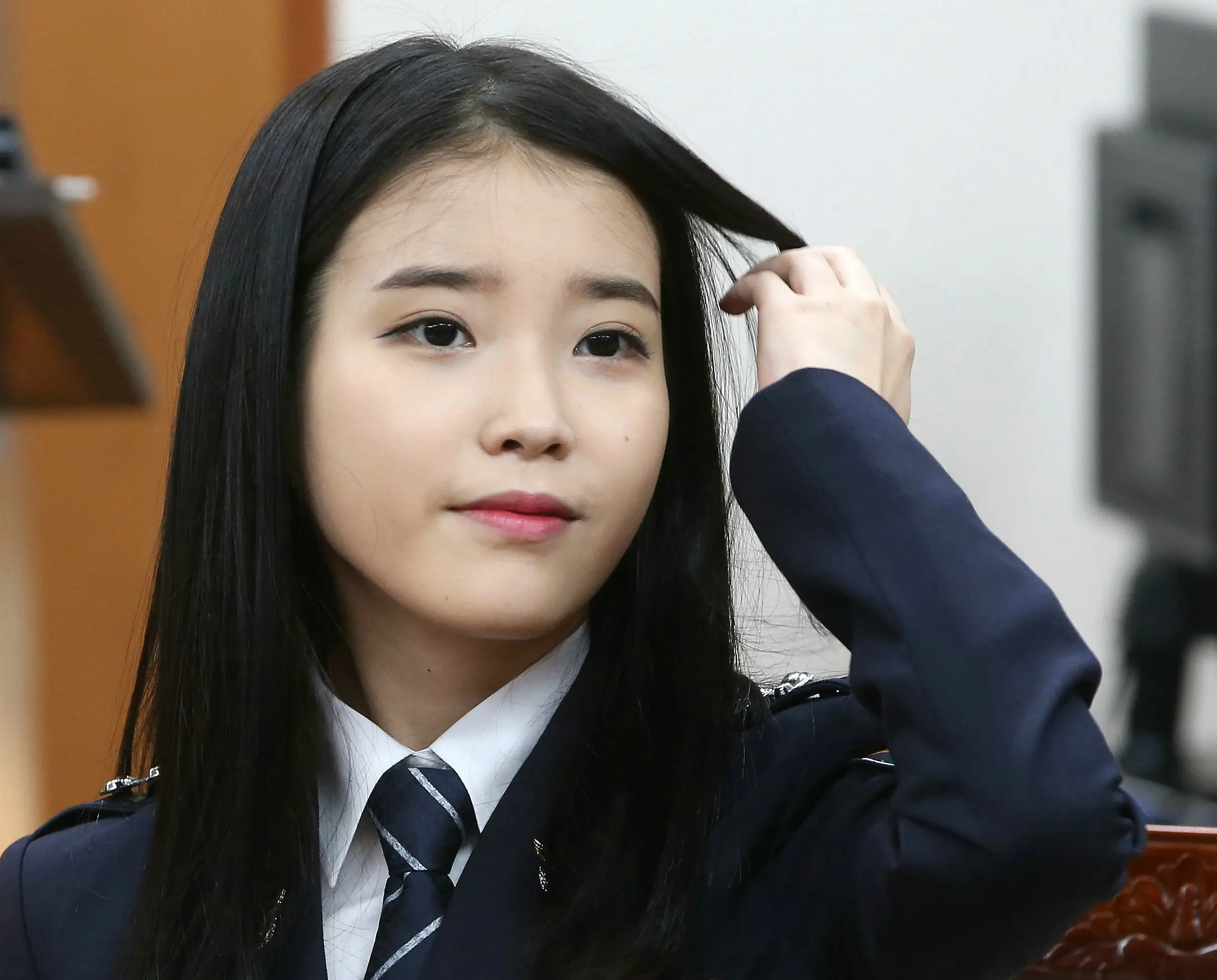 141106 아이유 명예경찰 특별승진식.jpg