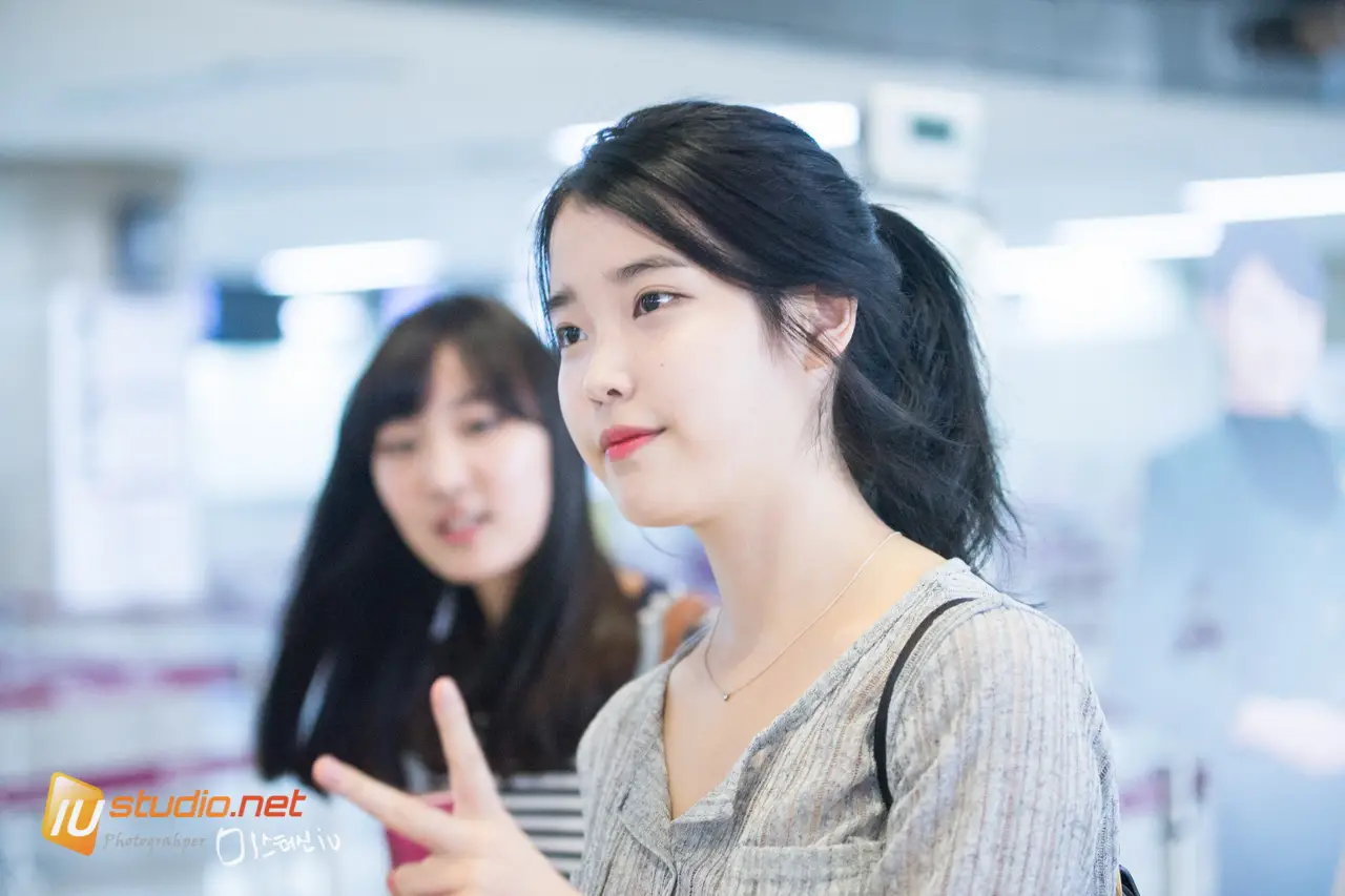 140718. 아이유 김포공항 출국 직찍 by 미스터신iu