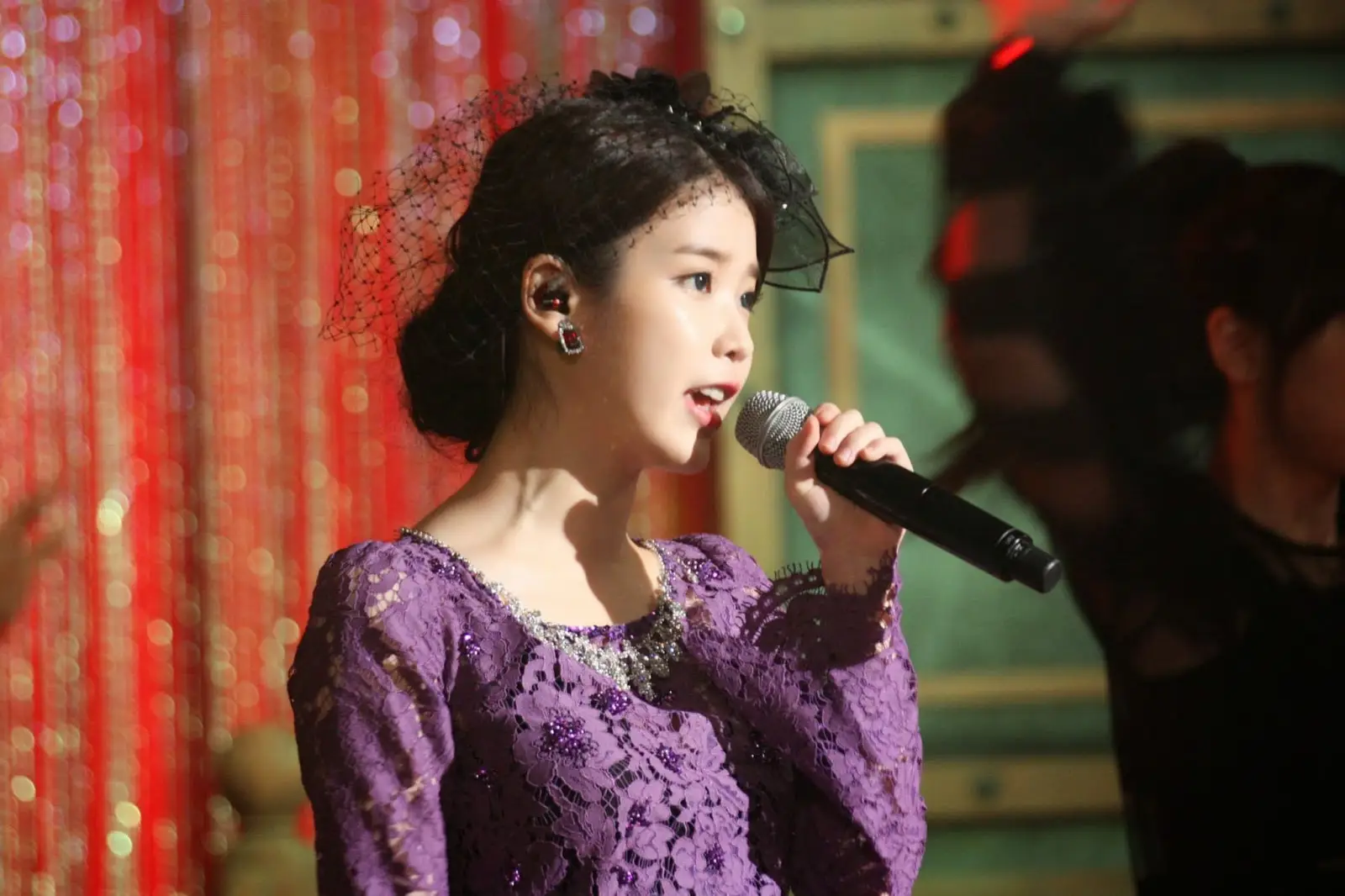 IU - The Red Shoes~♬ - 131105 Simply Kpop