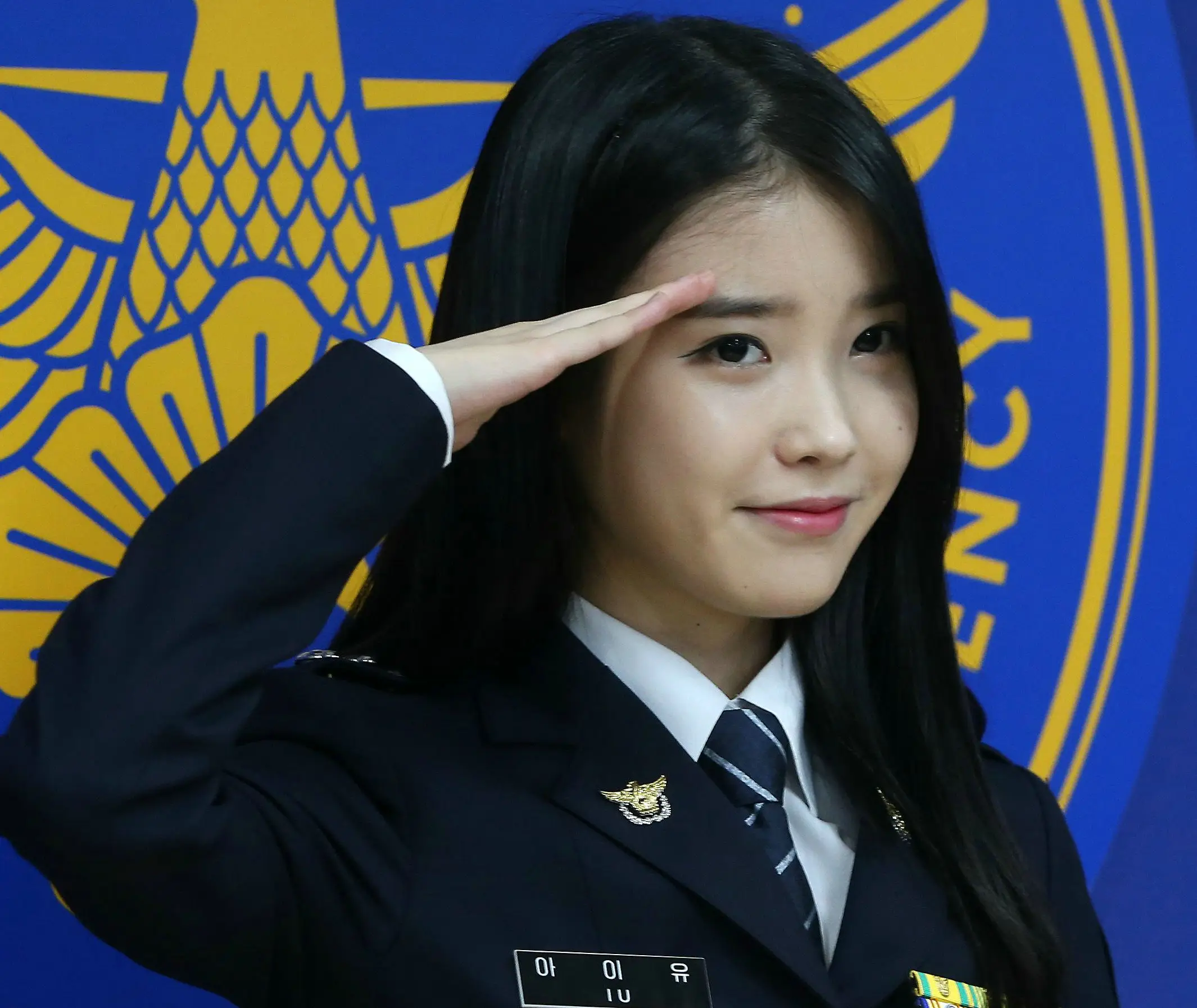 141106 아이유 명예경찰 특별승진식.jpg