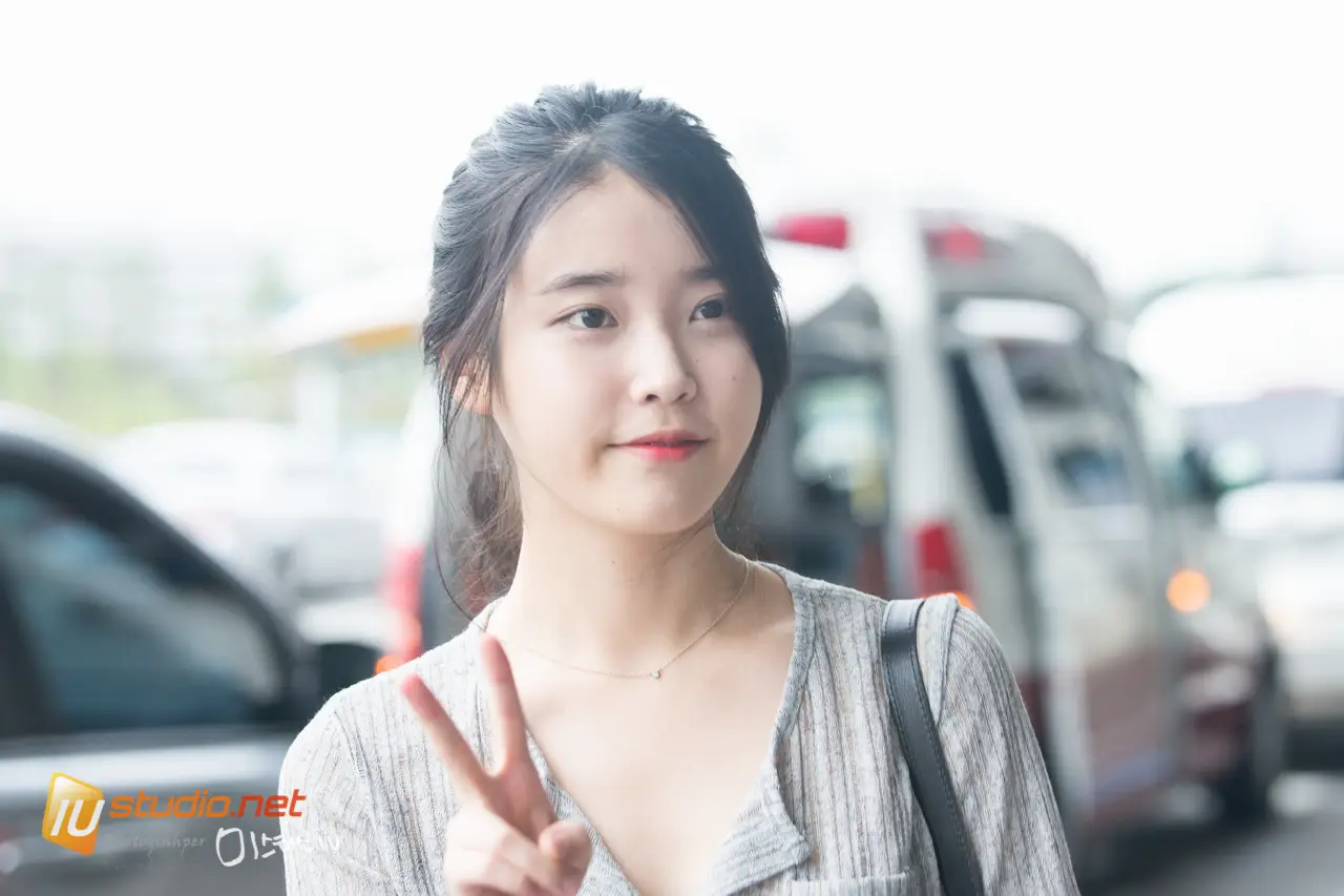 140718. 아이유 김포공항 출국 직찍 by 미스터신iu