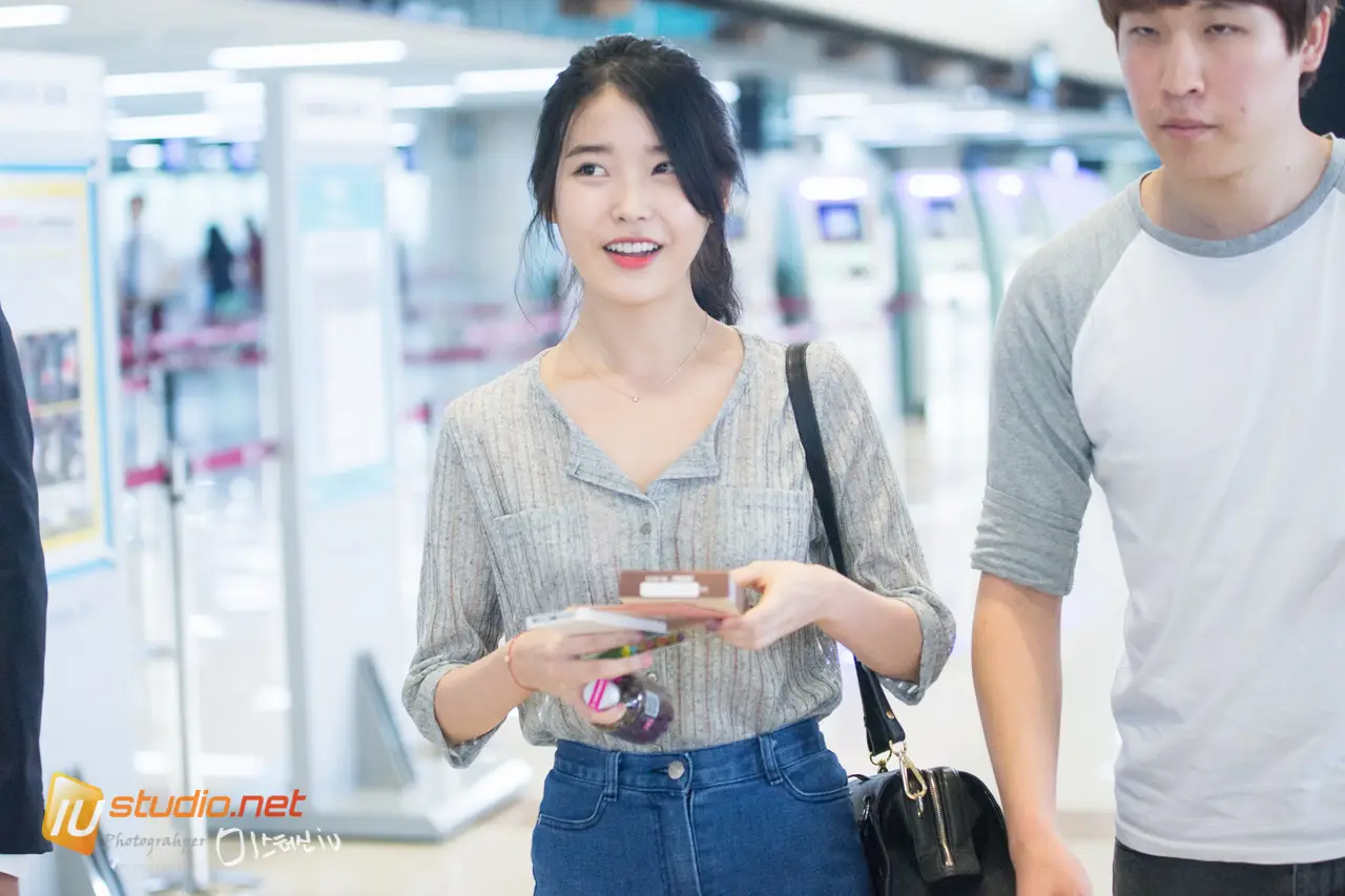 140718. 아이유 김포공항 출국 직찍 by 미스터신iu