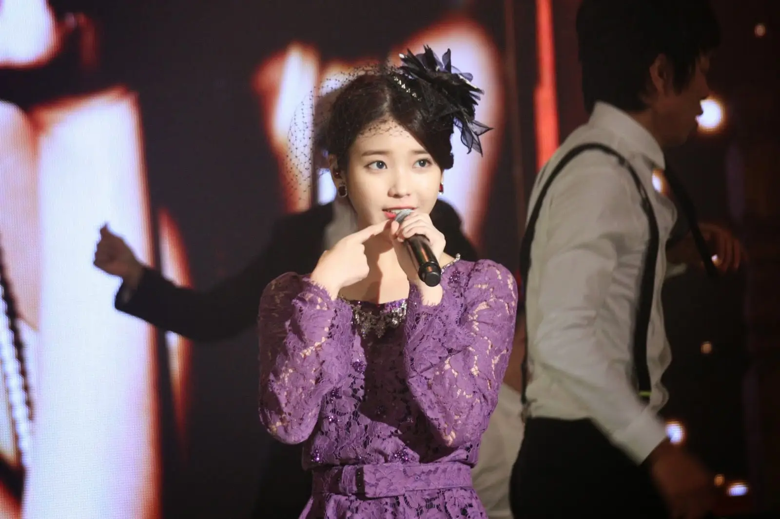 IU - The Red Shoes~♬ - 131105 Simply Kpop