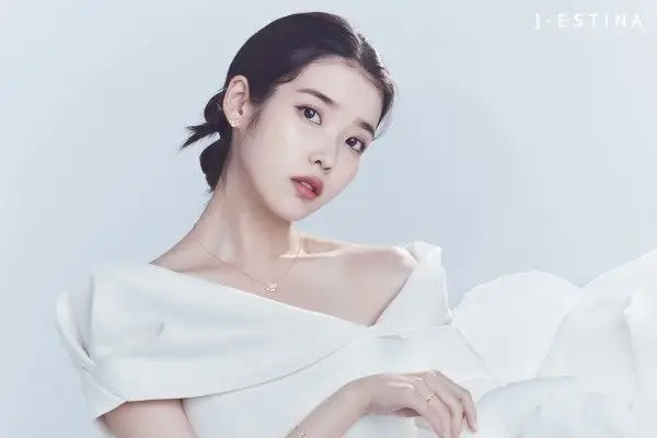 아이유 제이에스티나 화보