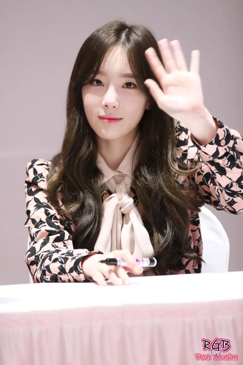 141127 롯데몰 수원점 팬사인회 태연 직찍 by RGB von arnim