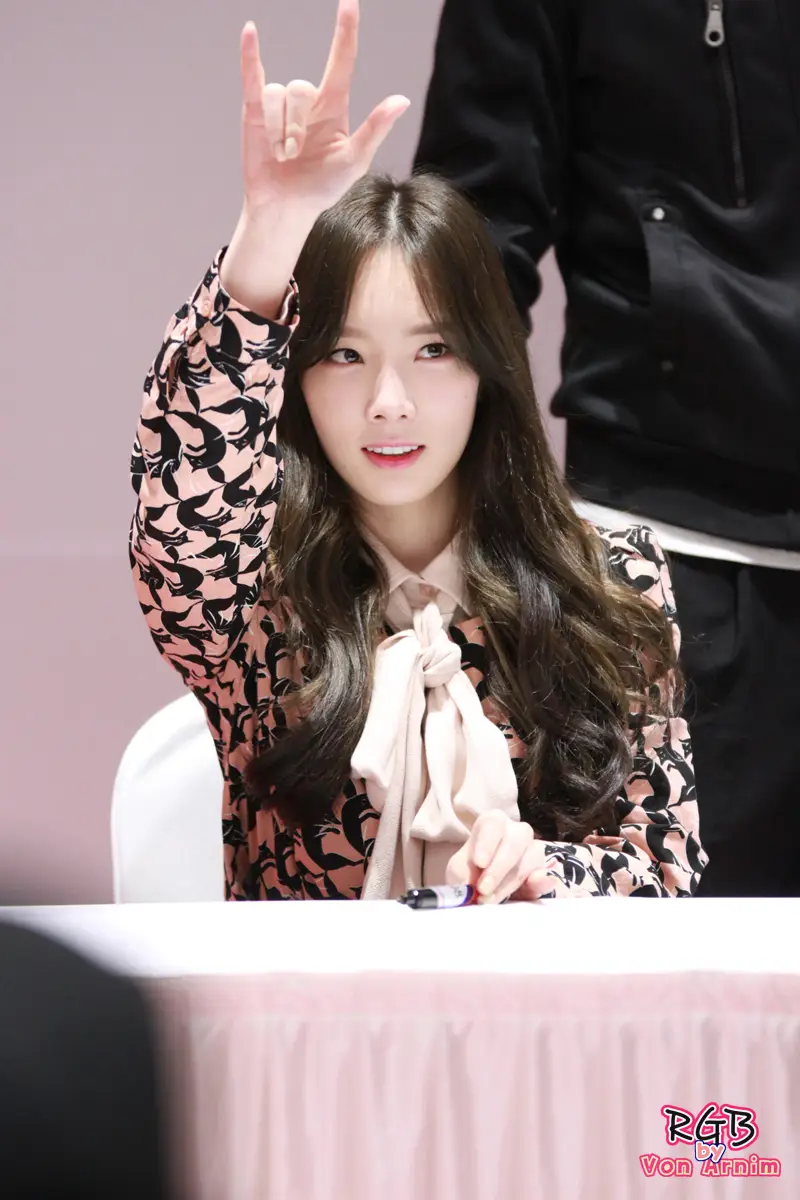 141127 롯데몰 수원점 팬사인회 태연 직찍 by RGB von arnim