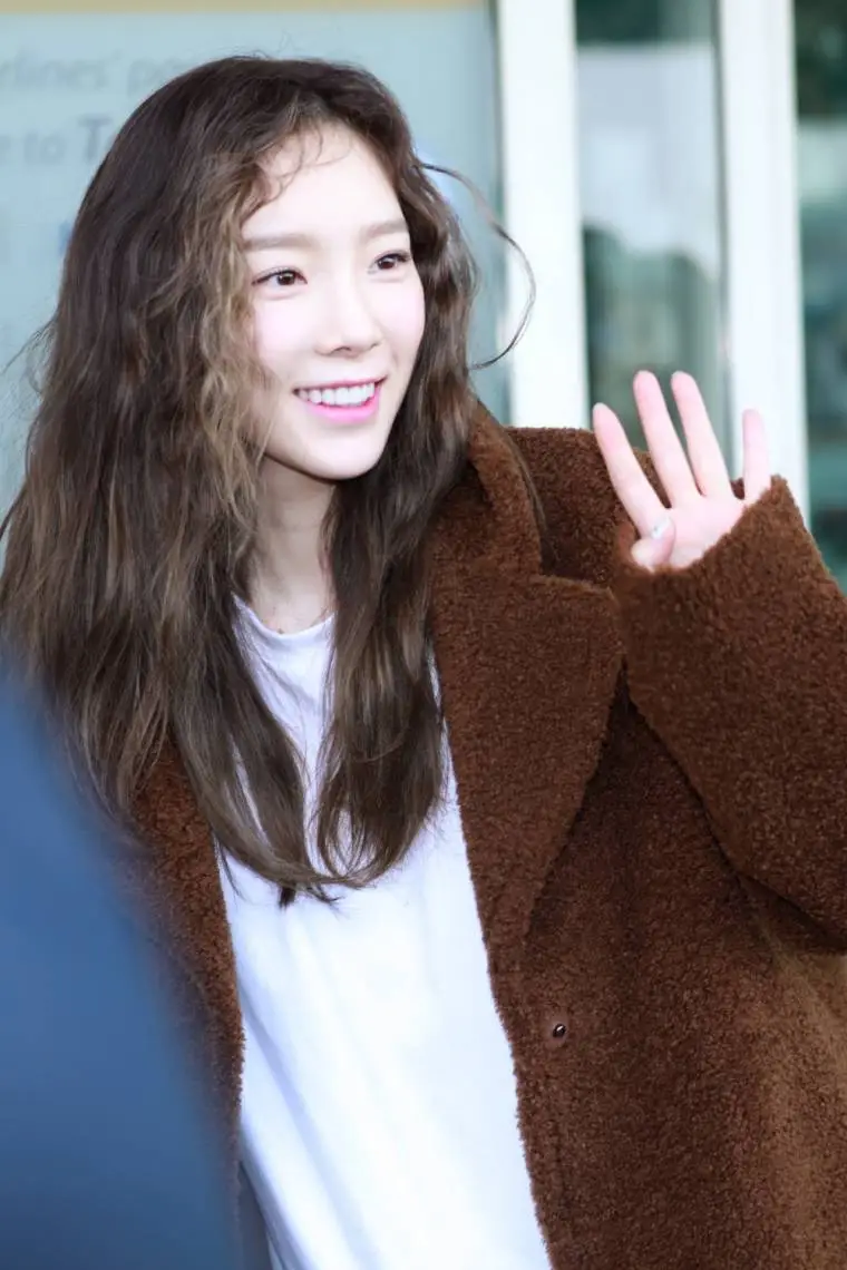 태연 - 190111 출국