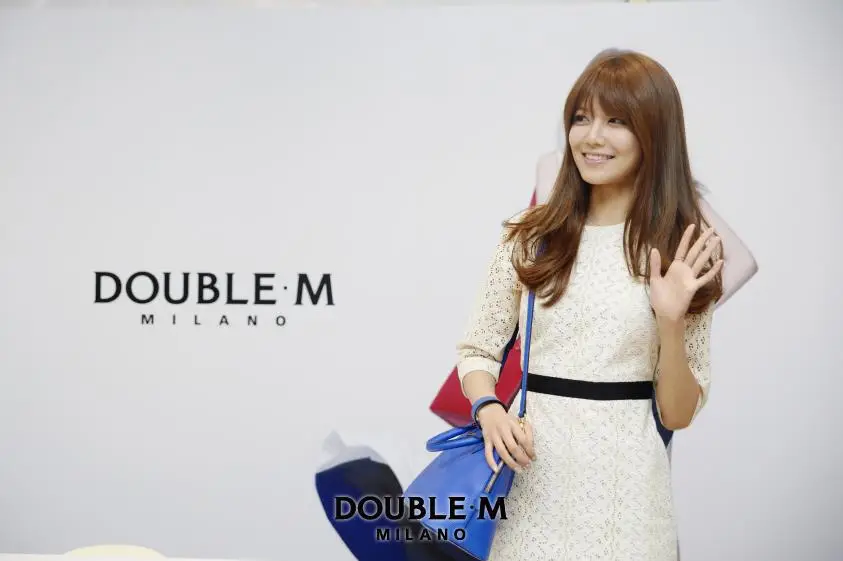 수영(SNSD) Double-M 팬사인 이벤트 (Sooyoung Double-M fansign event)