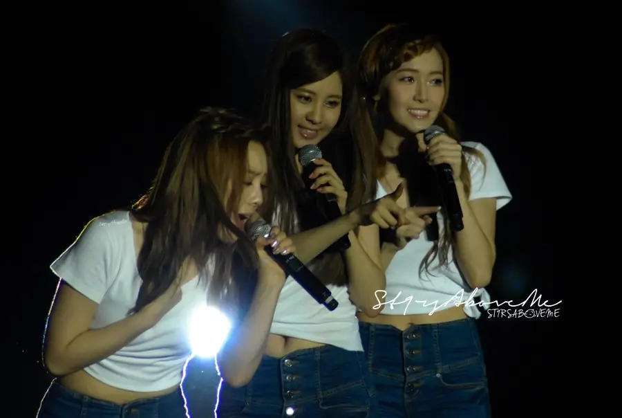 SNSD_제시카 직찍 @ 121123 싱가포르 SM 콘서트 by Heavenly Forest,St9rAboveMe,Ferriswheelwenn