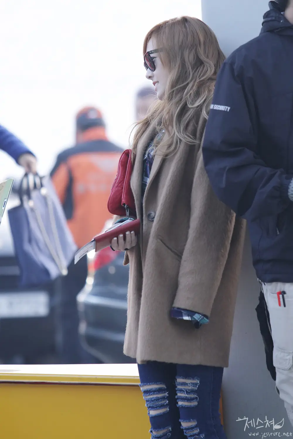 [7PICS] 제시카.SNSD @ 121122 인천공항 by 제스쳐