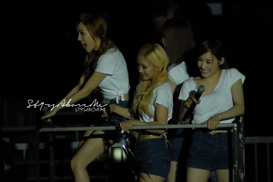 SNSD_제시카 직찍 @ 121123 싱가포르 SM 콘서트 by Heavenly Forest,St9rAboveMe,Ferriswheelwenn