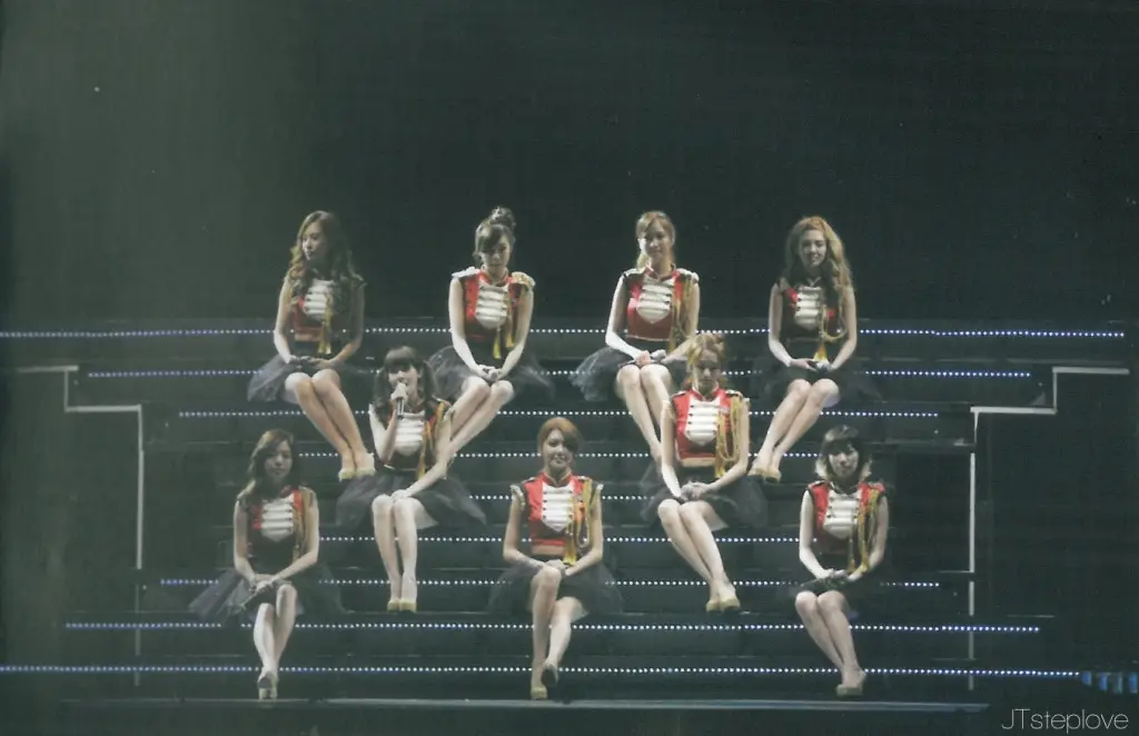 [Scan] 2011 Girls’ Generation Tour photobook