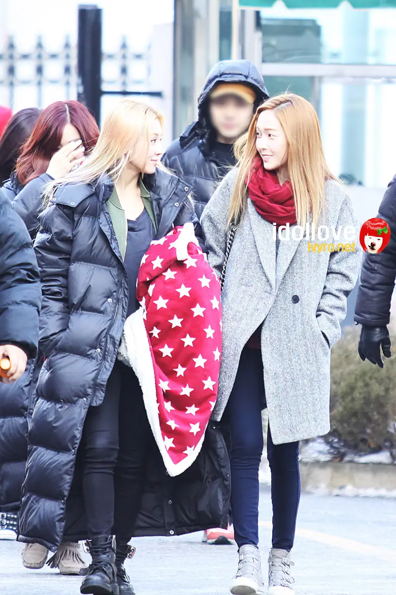 티파니 직찍 :: 130104 뮤직뱅크 출근길 티파니 by 아이돌러브