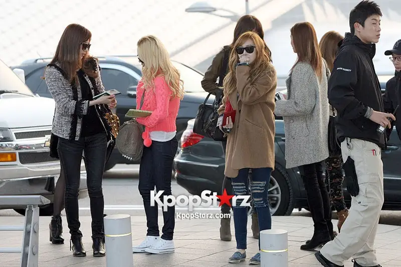 [16pics] SNSD_Jessica 121122 인천공항 by Kpopstarz.com