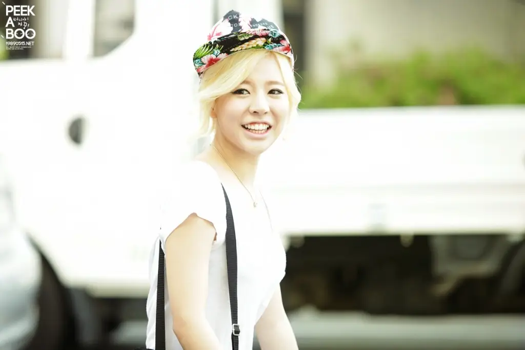 써니(Sunny) 직찍 @ 130517 뮤직뱅크 출.퇴근 by Come Closer, Peek-A-Boo!