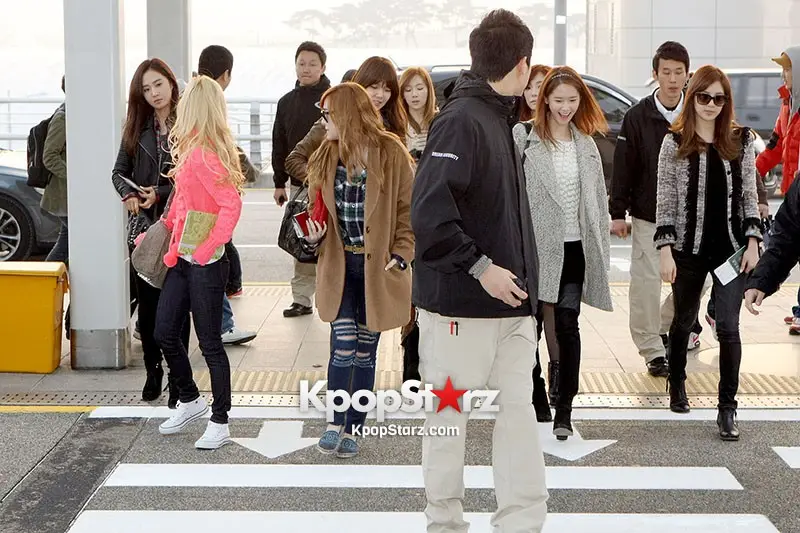 [16pics] SNSD_Jessica 121122 인천공항 by Kpopstarz.com