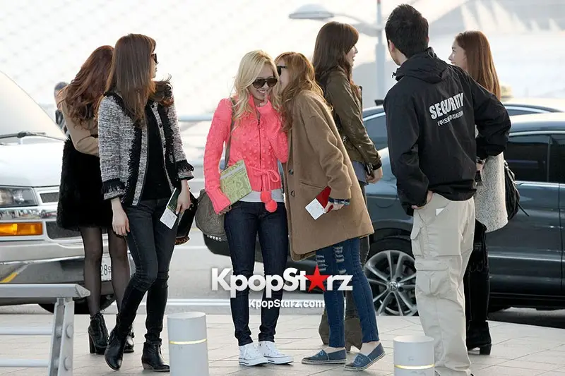 [16pics] SNSD_Jessica 121122 인천공항 by Kpopstarz.com