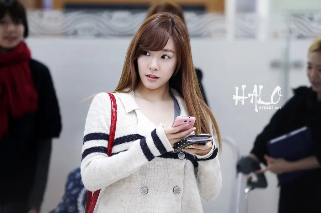 [2 Pics] SNSD_티파니(tiffany) :: 121106 김포공항 입국