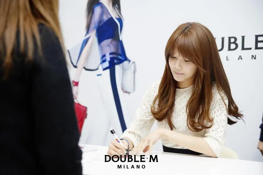 수영(SNSD) Double-M 팬사인 이벤트 (Sooyoung Double-M fansign event)