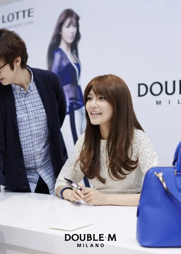 수영(SNSD) Double-M 팬사인 이벤트 (Sooyoung Double-M fansign event)