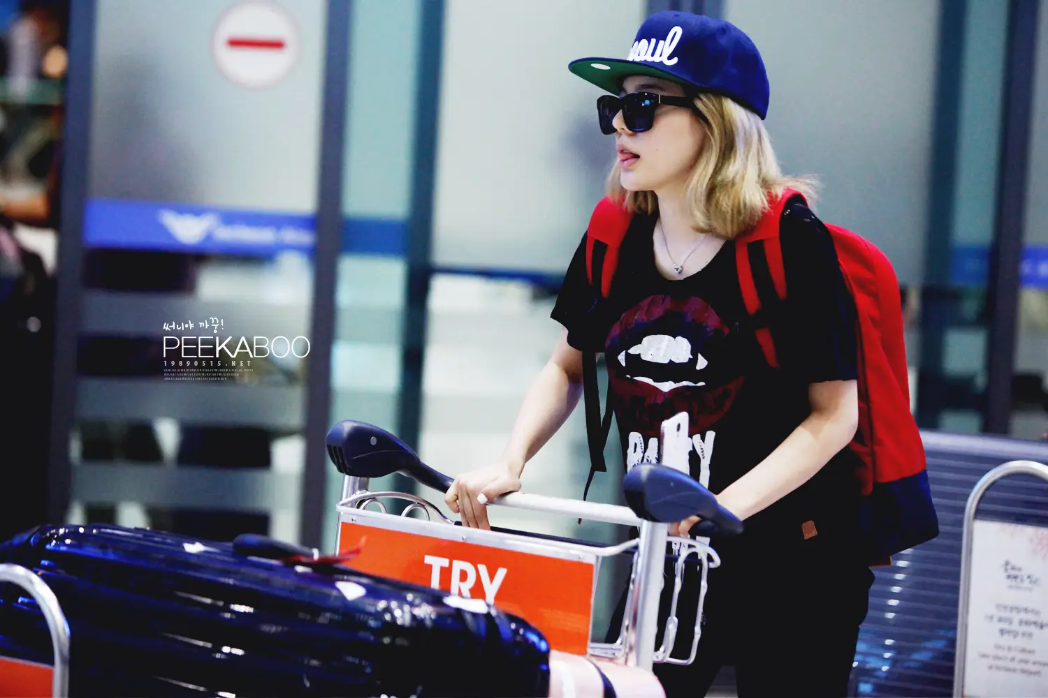 130731 인천공항 입국 써니 by  Peek-A-Boo! 대문, Helianthus