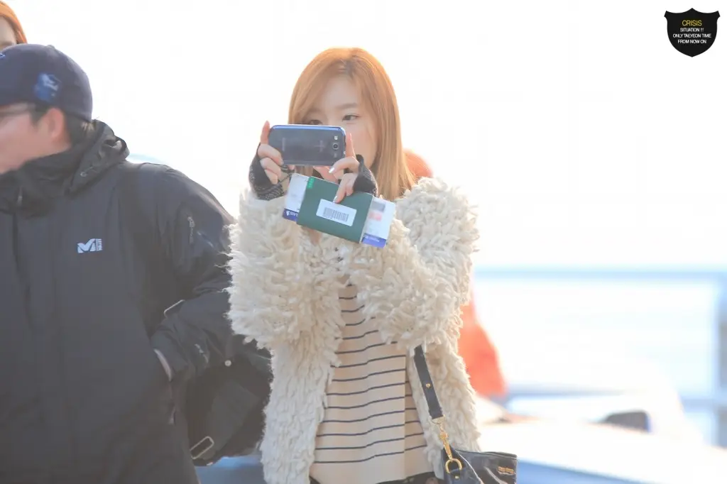 SNSD_Taeyeon @ 121122 인천공항 by crisis,vgayoung