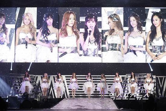 소녀시대(SNSD) Girls&Peace in Seoul- SM 공식.jpg