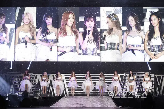 소녀시대(SNSD) Girls&Peace in Seoul- SM 공식.jpg