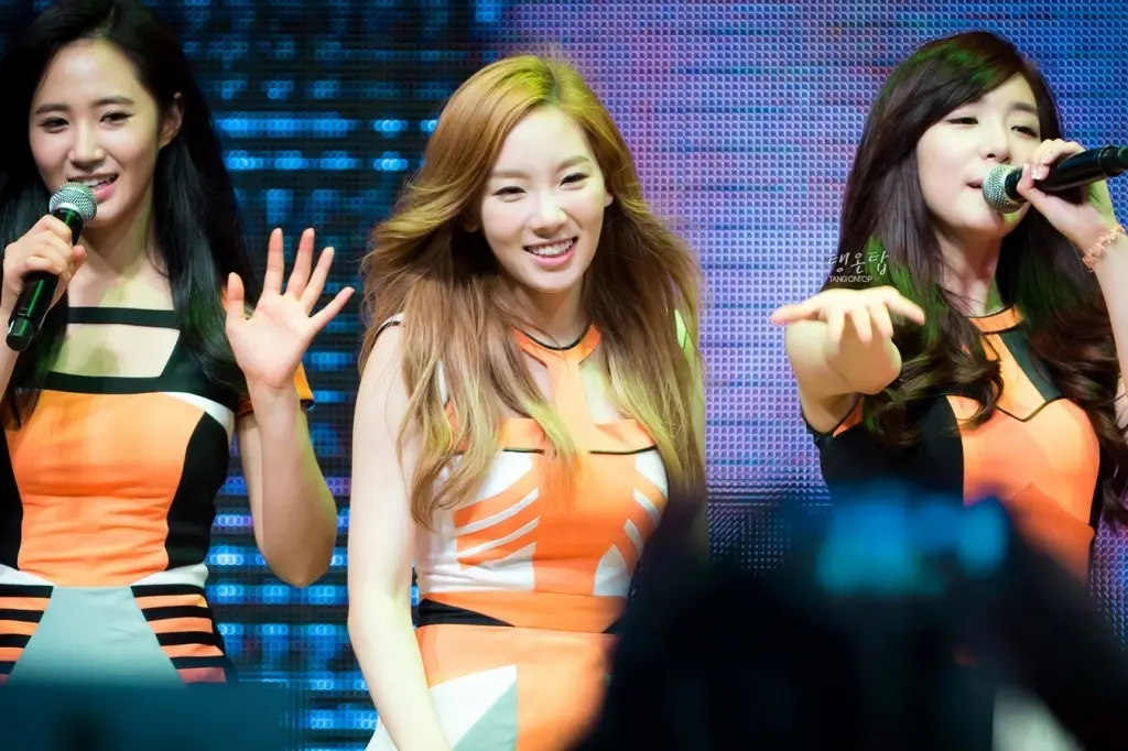 태연&티파니 직찍 :: 130521 Truemove H by 탱온탑