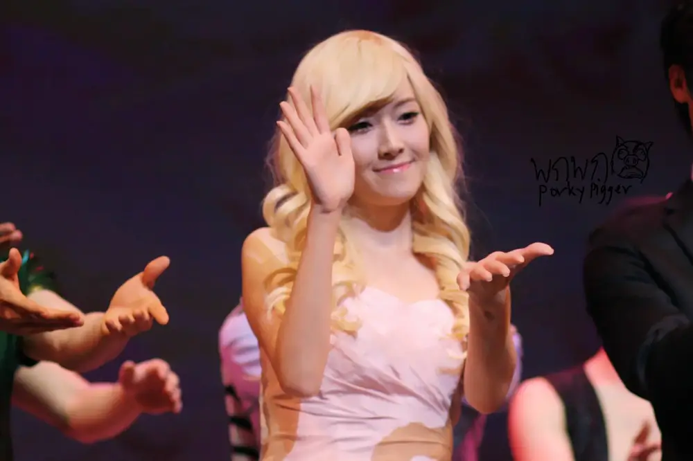 Jessica(SNSD) - 121130 Legally Blonde The Musical by porkypigger