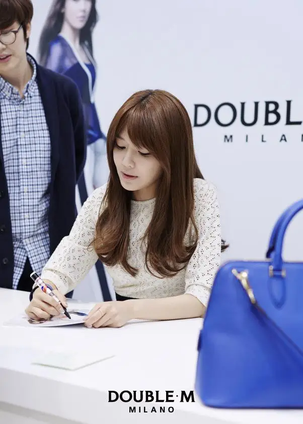 수영(SNSD) Double-M 팬사인 이벤트 (Sooyoung Double-M fansign event)