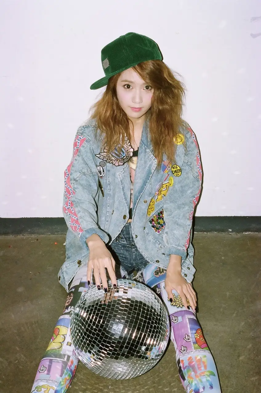 소녀시대 121224 네이버 라인에 올라온 I Got A Boy Teaser.jpg