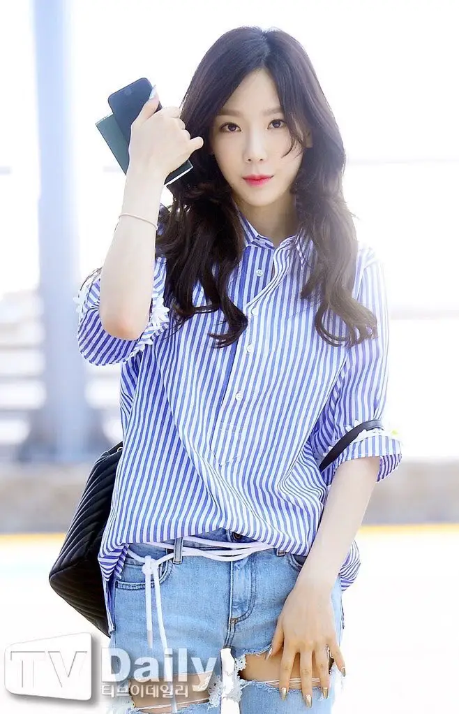 기사 사진이라고?? 170518 태연 Incheon Airport heading to Taiwan #taeyeon #태연