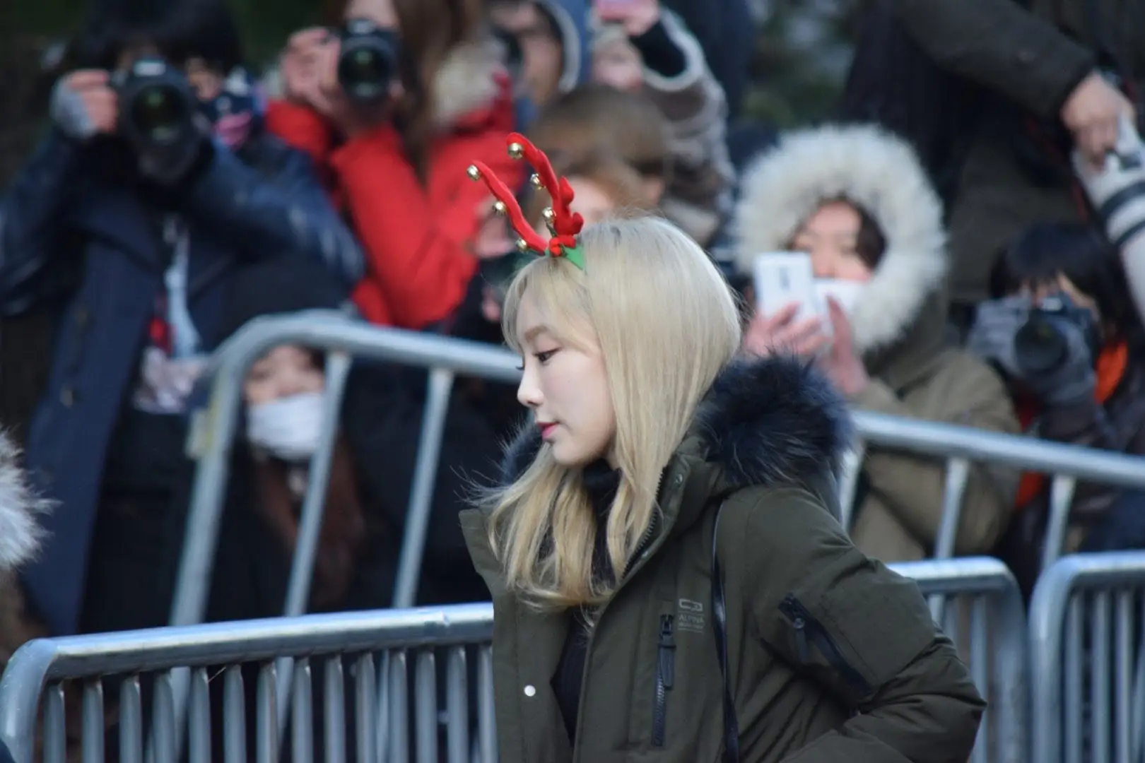 151204 뮤직뱅크 출근길 태연 직찍 by DoMyBEST125, with9