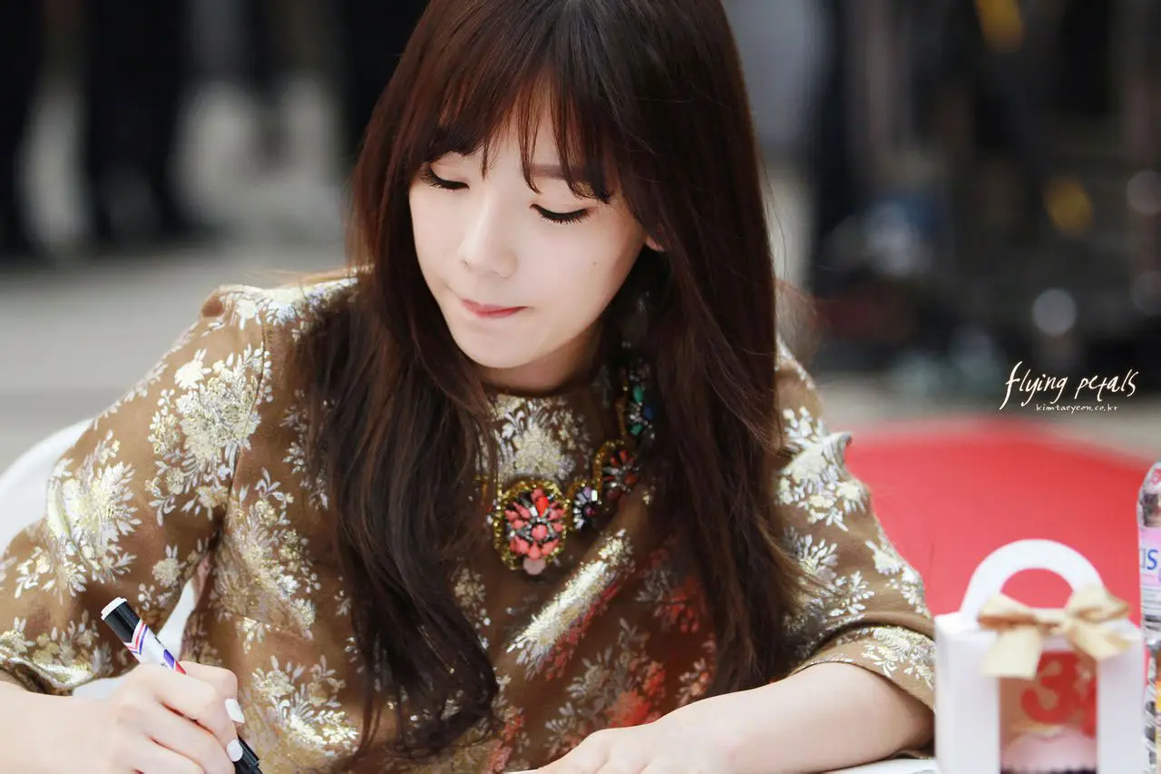 Taeyeon @ Lotte Department Store fansign