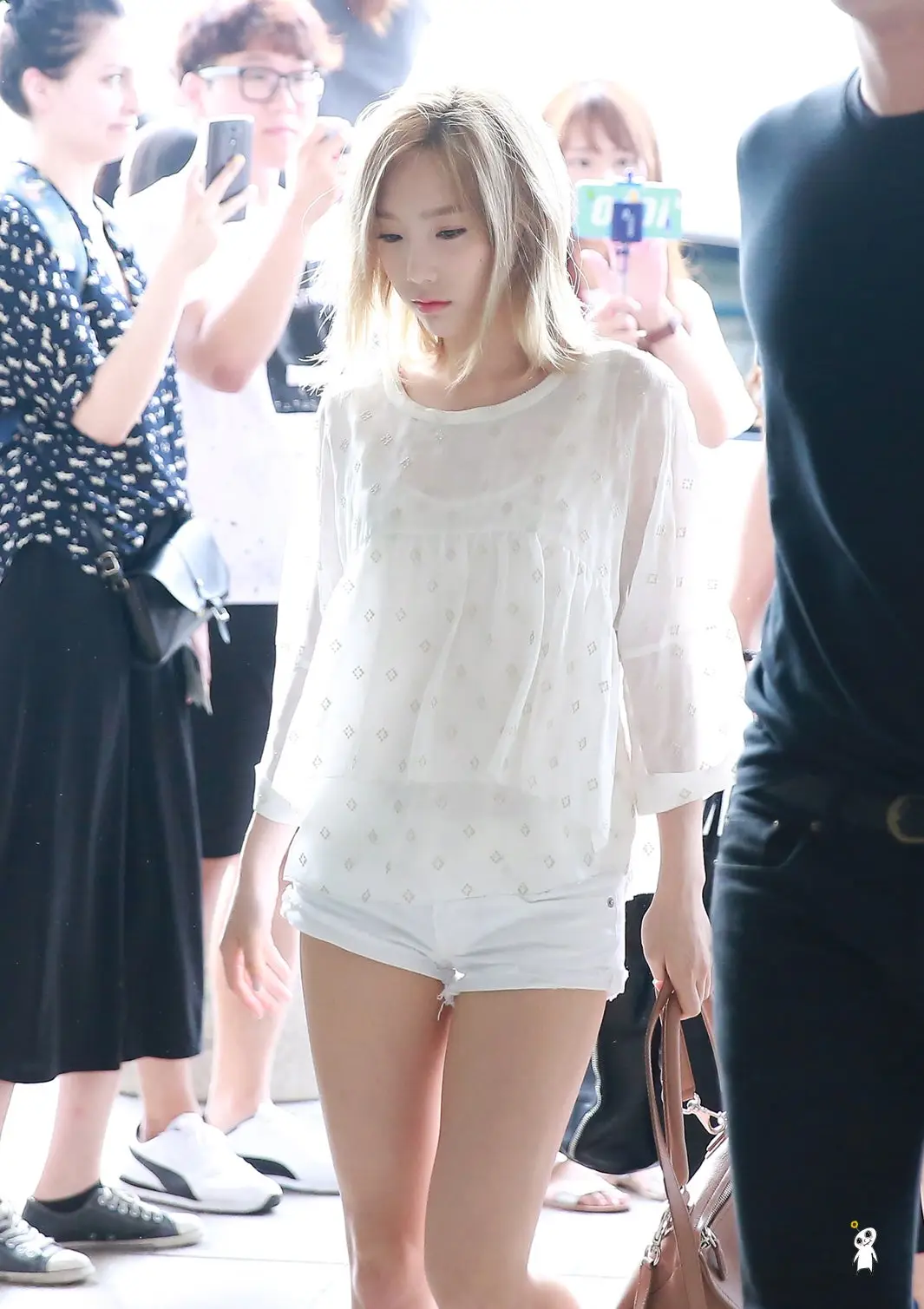 160813 태연 출국 직찍 by.꽃숑