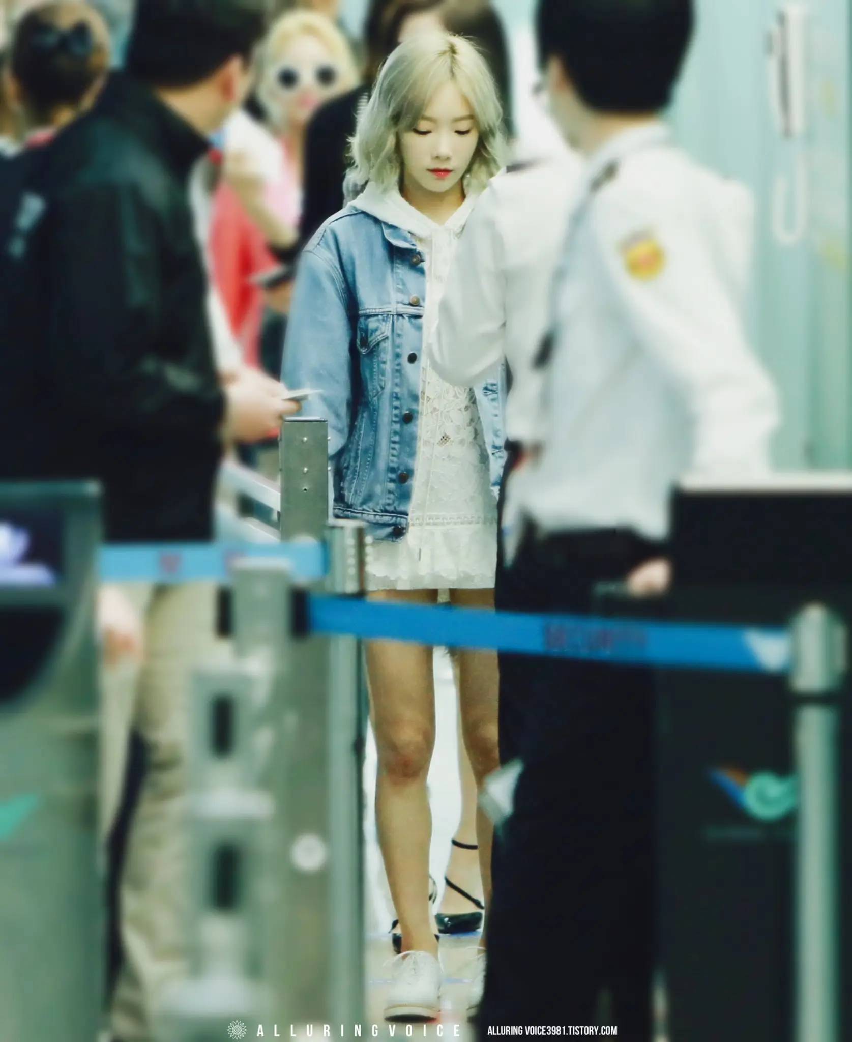 160415 인천공항 출국 태연(TAEYEON) 직찍 by. alluring voice