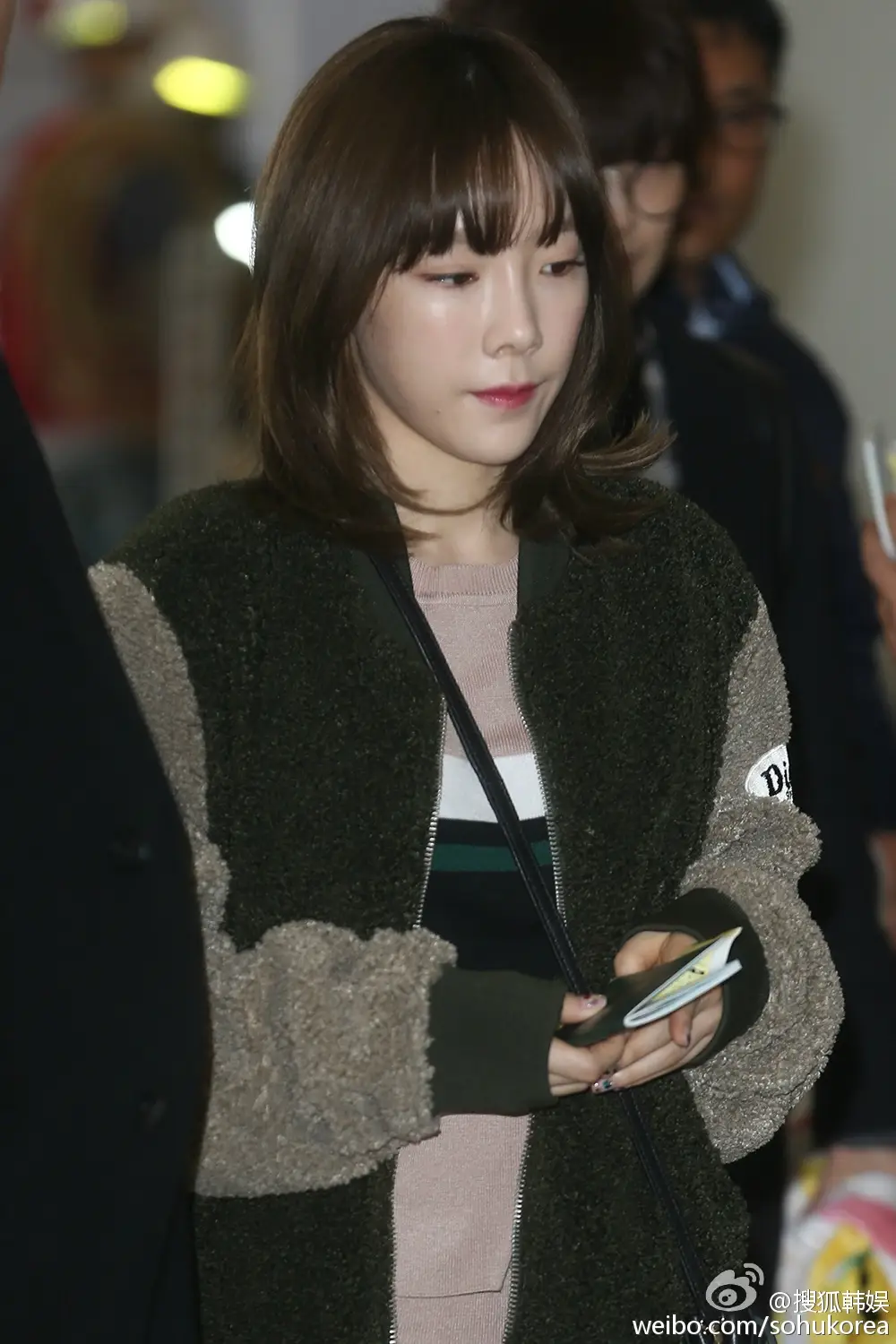 161118 김포공항 부산행 태연 by 搜狐韩娱