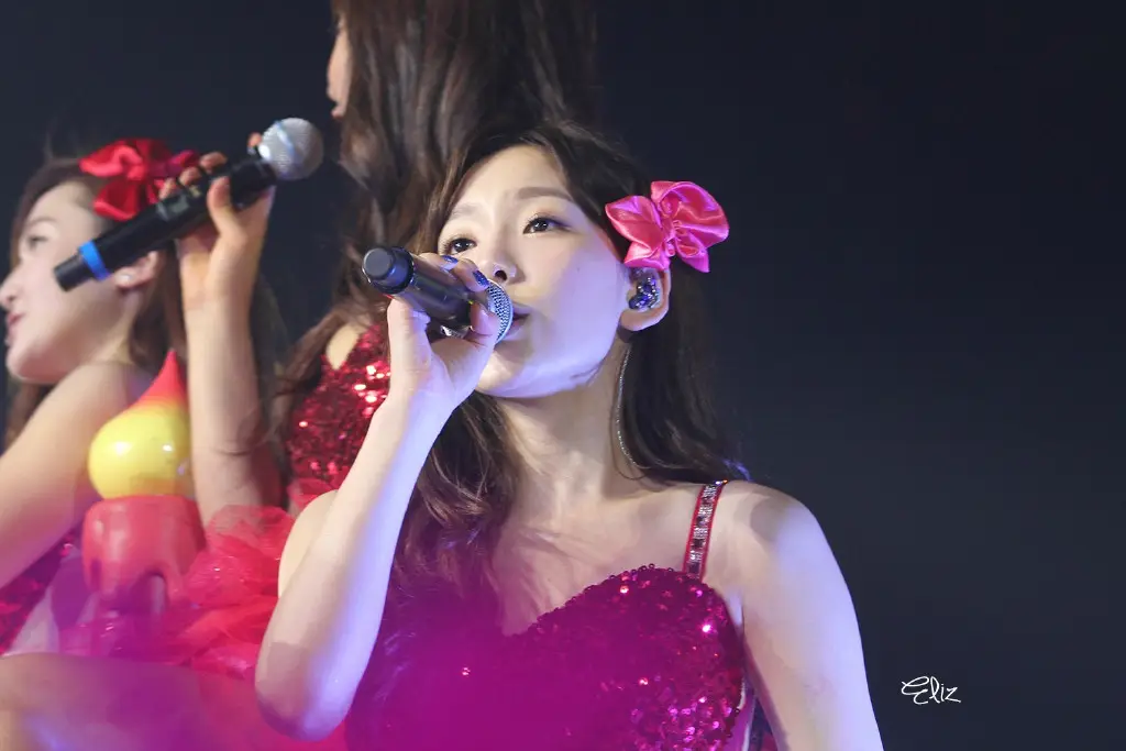 131109 ~ 10 걸스앤피스 인 홍콩 태연 직찍 by Eliz